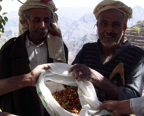 The mocha beans are originally from Yemen. World Relief Germany helps locally